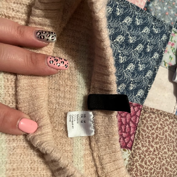 Pink and white crop sweater - Picture 3 of 3